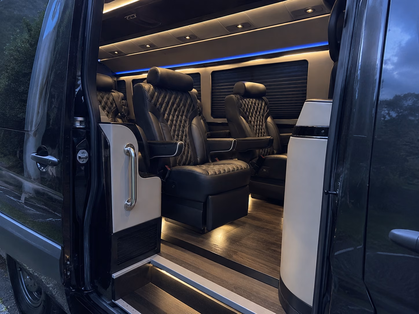 find and book transportation for your next convention or trade show 1