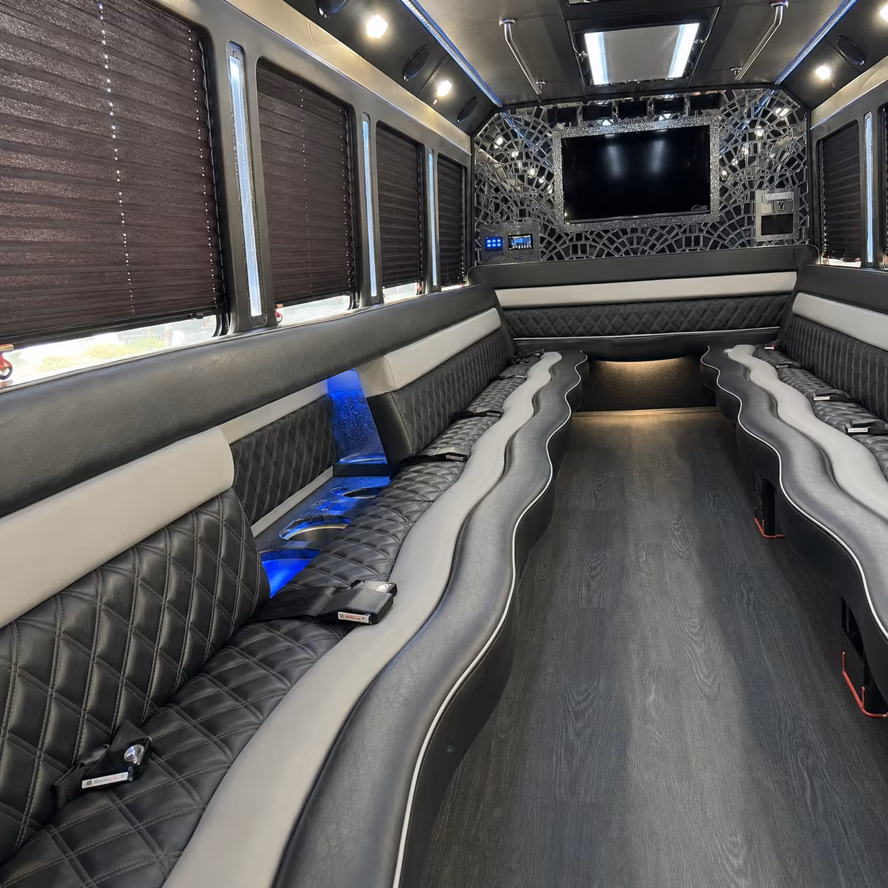 why rent using peoriaminibuscompany com 2